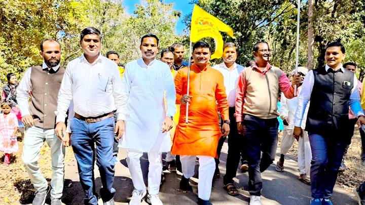 विकास यात्रा का उद्देश्य आम जनता तक सरकारी योजना का लाभ पहुँचाना